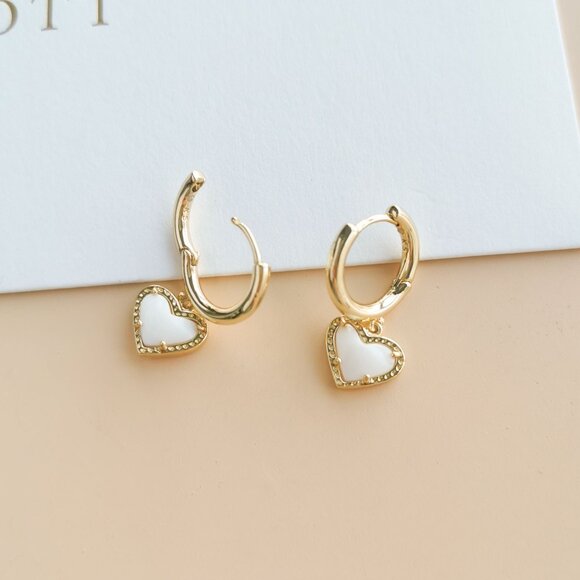 Kendra Scott Ari Heart Collection. Gold Ivory Pearl Earrings - Picture 3 of 3